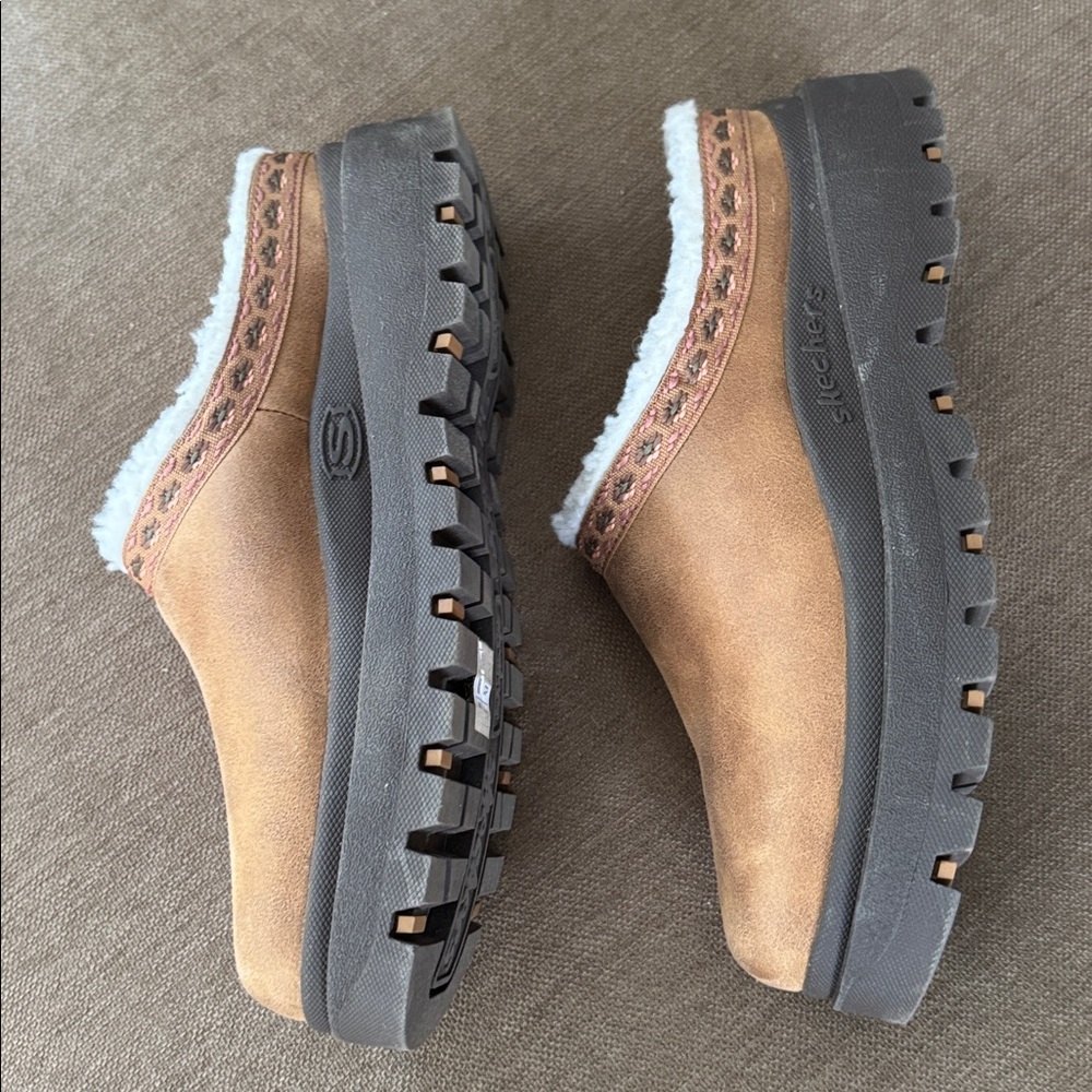 Skechers Brown faux leather  Slip-On Shoes with faux fur  Lining